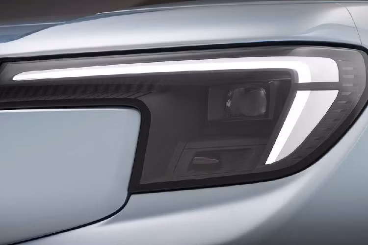 Theo công bố của nhà sản xuất, Ford Explorer EV có thể tích khoang hành lý là 450 lít, tăng lên tối đa 1.400 lít khi gập hàng ghế sau. Sàn khoang có thể hạ thấp để tối ưu không gian chứa đồ hoặc nâng cao để chặn đồ đặt tại đây để người dùng sử dụng khoang ẩn bên dưới. 