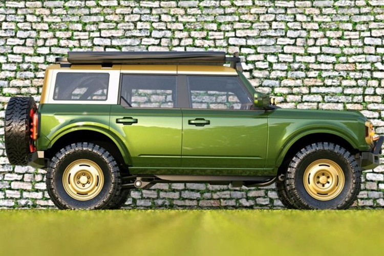 Ở bên trong, chiếc Bronco có ghế ngồi bọc da Katzkin và hệ thống âm thanh từ hãng Rockford Fosgate. Xe cũng được trang bị hàng loạt phụ kiện phục vụ việc du lịch bao gồm tủ lạnh âm tường, hai chiếc ghế cắm trại và lò sưởi từ Front Runner.