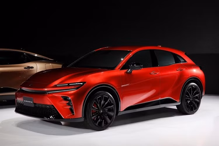 Toyota Crown Sport 2024 - chiec SUV 