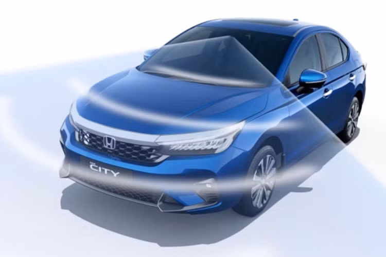 City 2023 cũng có những tính năng an toàn chủ động nằm trong gói Honda Sensing, bao gồm hệ thống kiểm soát hành trình thích ứng, hỗ trợ giữ làn đường, giảm thiểu lệch làn đường, đèn pha tự động và phanh khẩn cấp tự động. Bên cạnh đó là camera quan sát làn đường Honda LaneWatch và phanh đĩa sau.