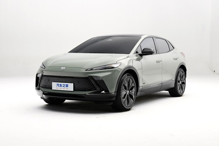 Tùy thuộc vào phiên bản mà SUV điện Buick E4 có thể lăn bánh quãng đường dài từ 530 km đến 620 km sau 1 lần sạc đầy, giá bán của 4 phiên bản từ 189.900 nhân dân tệ đến 259.900 nhân dân tệ, (tương đương 617 triệu - 845 triệu đồng). Người dùng đặt hàng trước ngày 31/8/2023 có thể được bảo hành trọn đời và sạc tại nhà miễn phí.