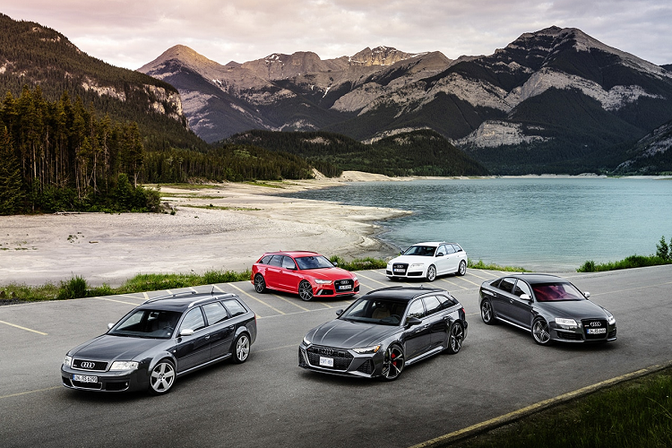 Trong khi đó, Audi e-tron GT là sedan thể thao, có công suất tối đa 435 mã lực với quãng đường di chuyển lên đến 488 km sau một lần sạc đầy pin. Audi e-tron GT chỉ mất 4,1 giây để tăng tốc từ 0-100 km/h và vận tốc tối đa đạt 245 km/h. Đối thủ cạnh tranh của Audi e-tron GT chính là Porsche Taycan.