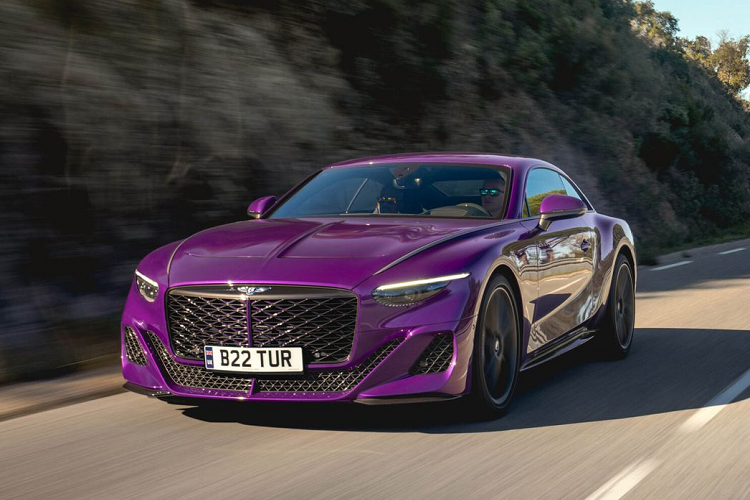 Bentley đã và đang ngày càng tập trung vào việc các nhân hoá các sản phẩm của mình, từ da khâu tay đến các lớp hoàn thiện từ gỗ óc chó đến gỗ koa, hay thậm chí là gỗ 5.000 năm tuổi được lấy từ vùng đất trũng ngập nước tại Anh.