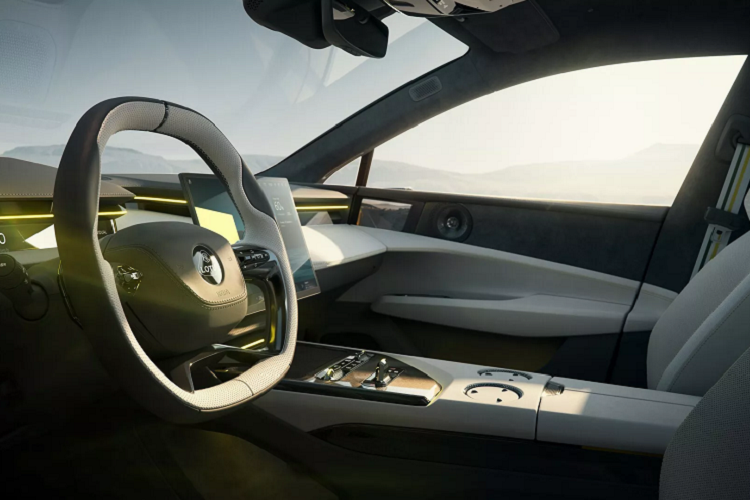 Điện năng cung cấp từ bộ pin 102 kWh dựa trên nền tảng BEV 800V giống như Eletre. Lotus chưa tiết lộ cụ thể quãng đường di chuyển tối đa mà Emeya làm được, nhưng hãng khẳng định xe được tối ưu khí động học rất tốt. Ngoài ra, nhờ khả năng hỗ trợ sạc nhanh bằng điện DC 350 kW nên Emeya sẽ tích trữ đủ năng lượng để đi được 150 km chỉ sau 5 phút sạc. Pin sẽ đầy từ 10% lên 80% trong vòng 18 phút sạc.