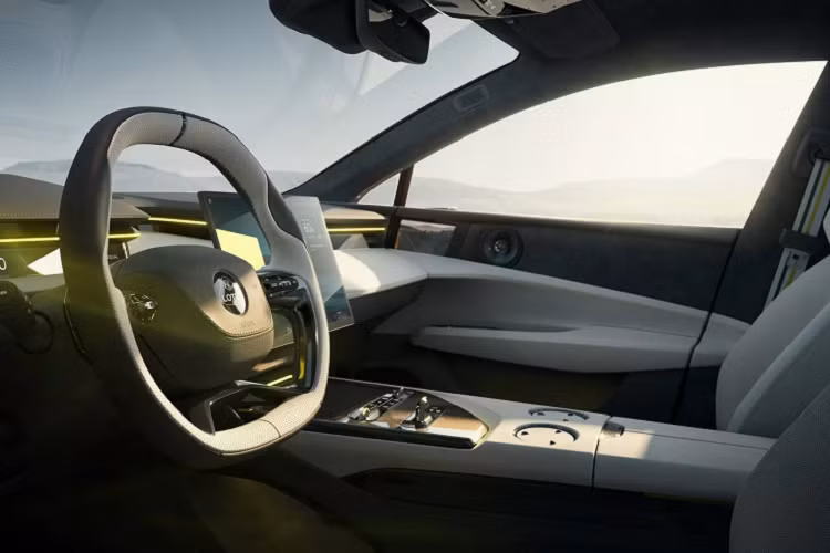 Điện năng cung cấp từ bộ pin 102 kWh dựa trên nền tảng BEV 800V giống như Eletre. Lotus chưa tiết lộ cụ thể quãng đường di chuyển tối đa mà Emeya làm được, nhưng hãng khẳng định xe được tối ưu khí động học rất tốt. Ngoài ra, nhờ khả năng hỗ trợ sạc nhanh bằng điện DC 350 kW nên Emeya sẽ tích trữ đủ năng lượng để đi được 150 km chỉ sau 5 phút sạc. Pin sẽ đầy từ 10% lên 80% trong vòng 18 phút sạc.