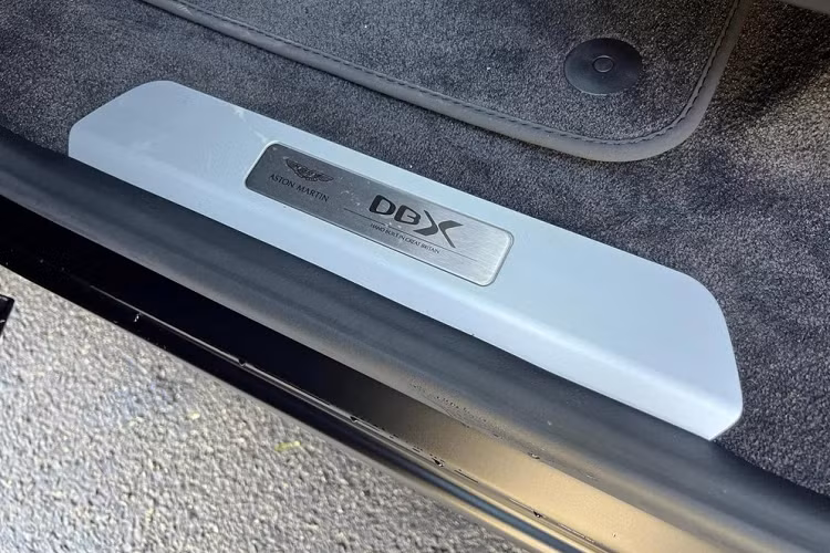 Xe có 5 chế độ lái: Terrain, GT, Sport, Sport+ và Individual. Ở chế độ Sport và Sport+, người dùng còn có thể kích hoạt tính năng Race Start để tối đa hiệu suất khi tăng tốc.