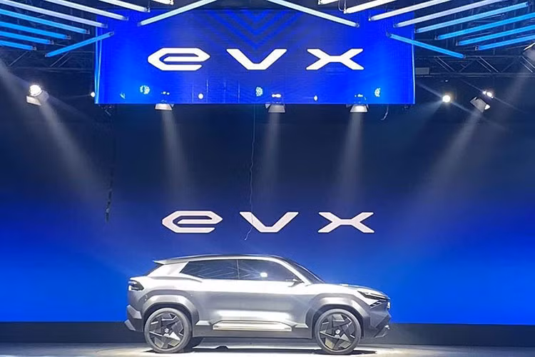 Tin đồn cho biết, mẫu SUV điện của Suzuki sẽ được ra đời dựa trên khung gầm xe điện dạng ván trượt với mã 27PL. Đây vốn là một biến thể của khung gầm 40PL do Toyota phát triển.