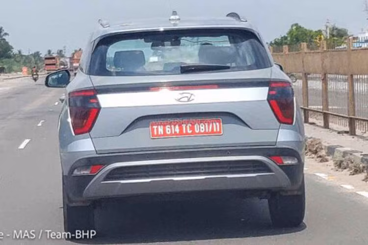 Cụm pin của Hyundai Creta EV 2024 cho phép xe chạy hơn 400 km sau 1 lần sạc theo chu trình thử nghiệm ARAI ở Ấn Độ. Hyundai Creta EV được dự đoán sẽ chính thức ra mắt toàn cầu trong triển lãm Auto Expo 2025.