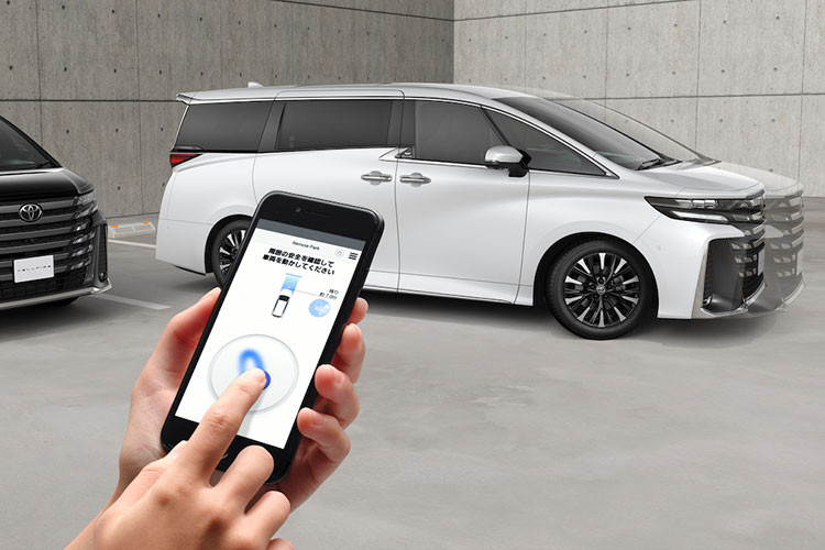 Trong khi đó, tại Malaysia, mẫu MPV này sử dụng động cơ xăng 4 xi-lanh, tăng áp, dung tích 2.4L, kết hợp với hộp số tự động Direct Shift 8 cấp. Ở Nhật Bản, xe lại được trang bị động cơ xăng hút khí tự nhiên, dung tích 2.5L và hệ truyền động hybrid.