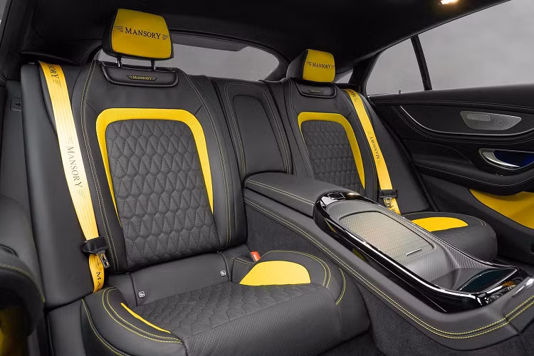 Khả năng tăng tốc của AMG GT 63 S E Performance Mansory từ 0-100 km/h trong 2,8 giây và tốc tối đa 320 km/h. Bên cạnh đó, hệ thống ống xả được nâng cấp mới mang đến âm thanh đầy phấn khích mỗi khi thốc ga tăng tốc.