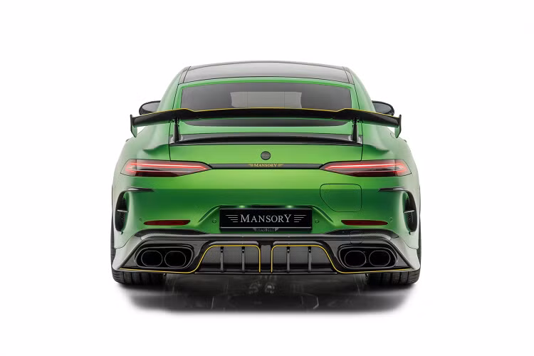 Nội thất của xe có nhiều thay đổi và các chi tiết trong xe được làm từ chất liệu cao cấp như ốp gỗ, da Nappa, chần bông, carbon.... Vô lăng thể thao đặc trưng Mercedes-AMG bọc da Nappa và Dinamica được giữ lại, MANSORY đã tạo điểm nhấn bằng các đường chỉ khâu nổi màu vàng.