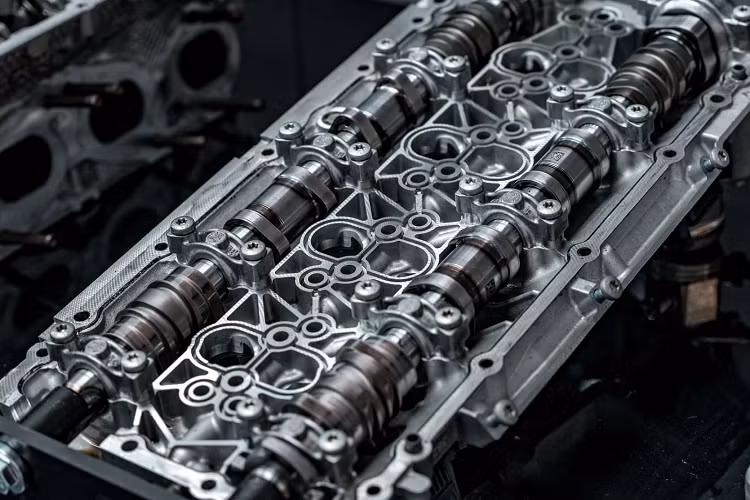 Năm 2024, Audi giới thiệu phiên bản RS6 Avant Performance và RS7 Performance tại Mỹ. Cả hai đều được trang bị động cơ V8 dung tích 4.0 lít, tăng áp kép, sản sinh công suất 621 mã lực và mô-men xoắn 850 Nm.