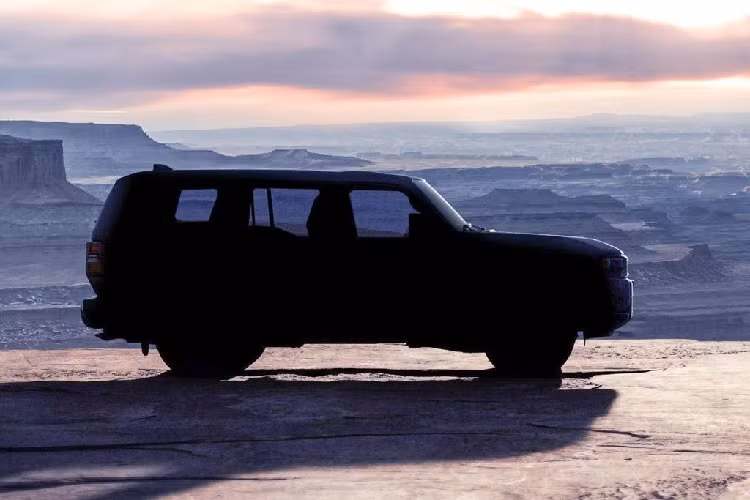 Nhìn chung, kiểu dáng của mẫu xe SUV Toyota Land Cruiser Prado 2024 sẽ có nhiều điểm khác biệt lớn so với phiên bản hiện hành.