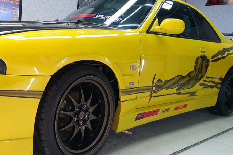 Độ nổi tiếng của bản này không được nhiều người biết đến, ngay đến cả Nissan cũng cảm thấy Nissan Skyline R33 GTS-t không mấy hấp dẫn nên nhanh chóng cho ra bản thay thế là Nissan Skyline R33 GTS-25t với việc xe được trang bị động cơ RB25DET lớn hơn và trang bị HICAS tiêu chuẩn trong tất cả các mẫu xe.