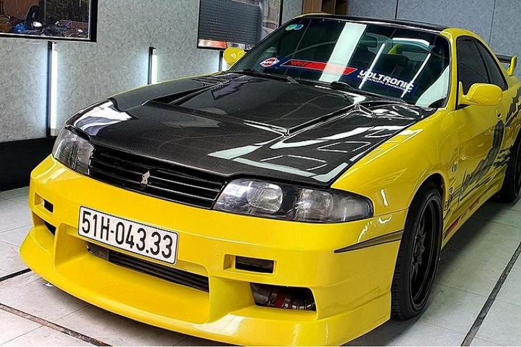 Chính vì thế, cái giá cho việc sưu tầm chiếc Nissan Skyline R33 siêu độc này không rẻ. Thậm chí không ít cư dân mạng còn cho rằng bị "ngáo giá". Skyline R33 được Nissan giới thiệu vào tháng 8/1993, tức nay đã tròn 30 năm ra đời, nhưng độ nổi tiếng của phiên bản này cho đến hôm nay chỉ đứng sau phiên bản R34, 1 trong những dòng xe Nissan có giá bán luôn tăng qua từng năm.