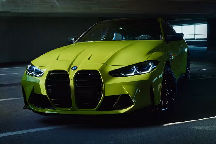 Chiếc xe đã được ra mắt tại sự kiện "Chạm vào đường chân trời" được tổ chức tại Ngôi nhà của BMW trên Via Verri ở Milan và khoang nội thất được lấy cảm hứng từ thành phố này.