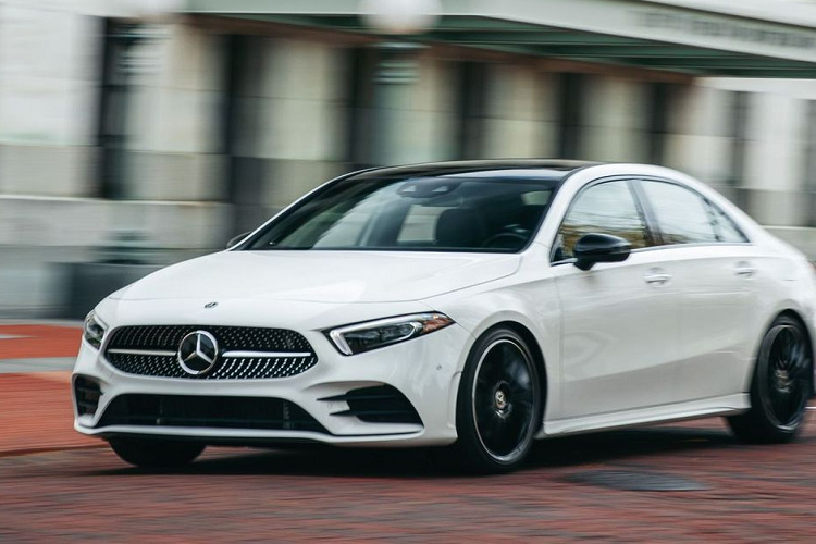 Mặc dù Kaellenius không đề cập đến bất kỳ mẫu xe cụ thể nào nhưng rõ ràng là vị CEO này đang đề cập đến CLA, CLA Shooting Brake, GLA/EQA và GLB/EQB. Không có mẫu hatchback hay sedan được đề cập. Mặc dù vậy, không có nghĩa là Mercedes-Benz A-Class bị ngừng sản xuất ngay lập tức.