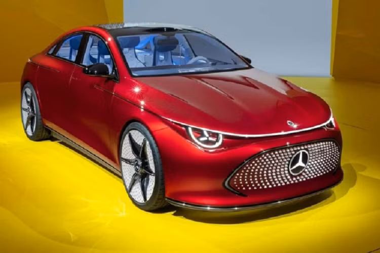 MMA được cho là phát triển dành riêng cho các mẫu xe chạy điện. Tuy nhiên không phải vậy, MMA được tối ưu hóa cho xe điện chạy pin (BEV) và nó vẫn có thể tải được động cơ đốt trong. Giám đốc điều hành Kaellenius cho biết, MMA sẽ được áp dụng trên các mẫu xe nhỏ gọn mới của Mercedes-Benz như coupe 4 cửa, shooting brake và hai mẫu SUV.