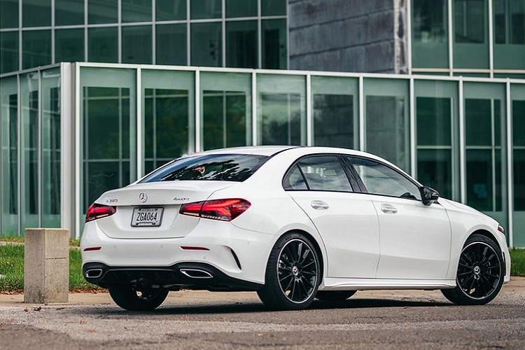 Năm 2022, Giám đốc điều hành Kaellenius đã thông báo rằng Mercedes-Benz sẽ điều chỉnh danh mục sản phẩm của mình, tập trung nhiều hơn vào các mẫu xe hạng sang cao cấp nhất như S-Class và G-Class. Trong khi những mẫu xe hạng sang cấp thấp như Mercedes-Benz A-Class sẽ giảm nguồn lực đầu tư, mặc dù doanh số của mẫu xe này nhiều hơn.