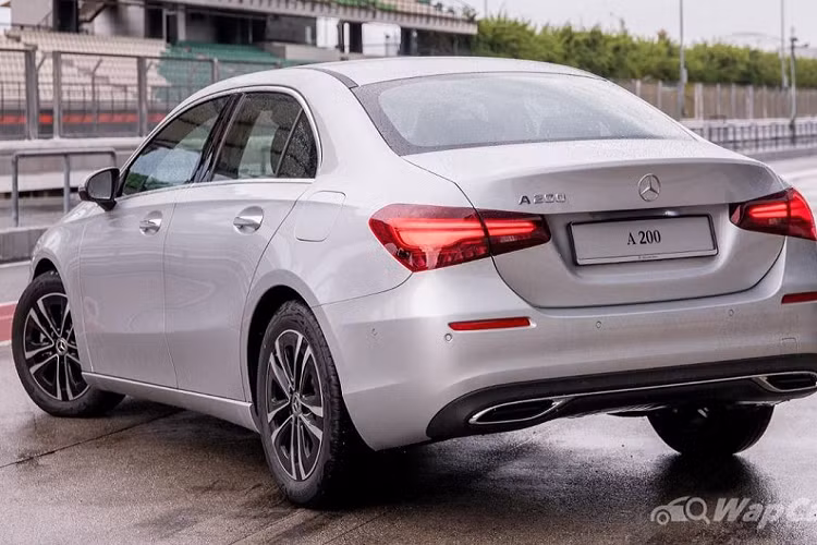 Mục tiêu của hãng là ưu tiên lợi nhuận hơn thị phần/sản lượng bán nên Mercedes-Benz không quan tâm BMW bán thêm 2 Series Gran Coupe hay 3 Series để khẳng định thương hiệu xe sang bán chạy số 1, bởi mục tiêu của Mercedes-Benz là phát triển cơ sở khách hàng S-Class, G-Class và AMG.