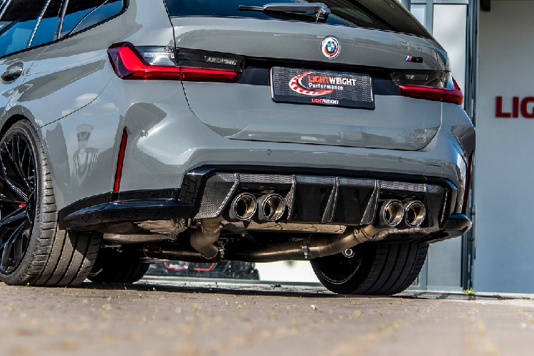 Hãng độ Light Performance không cung cấp thông tin về hiệu suất vận hành sau khi độ, nhưng với nguyên bản M3 Touring đã mang đến nhiều con số ấn tượng về sức mạnh như tăng tốc 0-100 km/h trong 3,6 giây, tốc độ tối đa đạt 280 km/h đối với gói M Driver. Giá xe BMW M3 Touring 2023 tại Đức từ 74.900 Euri (tương đương 1,885 tỷ đồng).