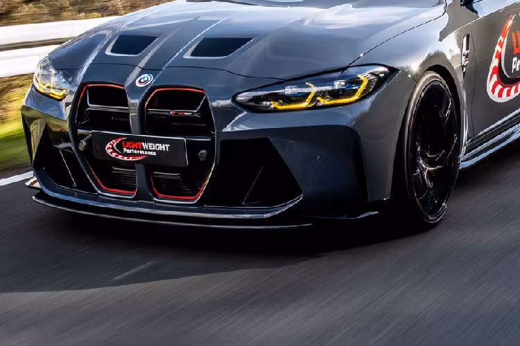 Bản tiêu chuẩn BMW M3 Touring trang bị khối động cơ 6 xy-lanh thẳng hàng dung tích 3.0L, sản sinh công suất 510 mã lực và mô-men xoắn 650 Nm. Nhờ vào nâng cấp ống xả, sức mạnh đã tăng 15 mã lực.