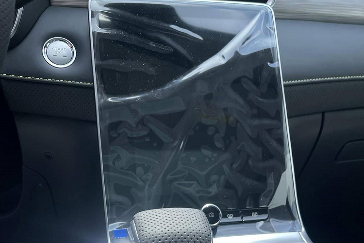 Tuy nhiên, trang bị an toàn của MG RX5 tại Việt Nam dự kiến sẽ khá cơ bản. Ngay cả ở thị trường nước ngoài, xe cũng không có những tính năng an toàn chủ động ADAS.