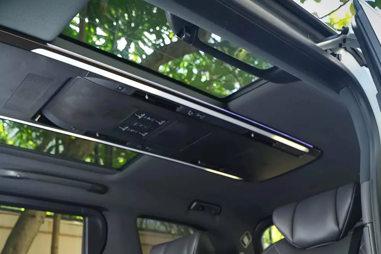 Hiện mức giá xe Toyota Alphard 2024 tại Việt Nam chưa được công bố. Tuy nhiên, xe dự kiến sẽ có giá trên 4 tỷ đồng, tương tự thế hệ cũ. Hiện phiên bản cũ của mẫu MPV được mệnh danh "chuyên cơ mặt đất" này có giá 4,37 tỷ đồng tại Việt Nam.