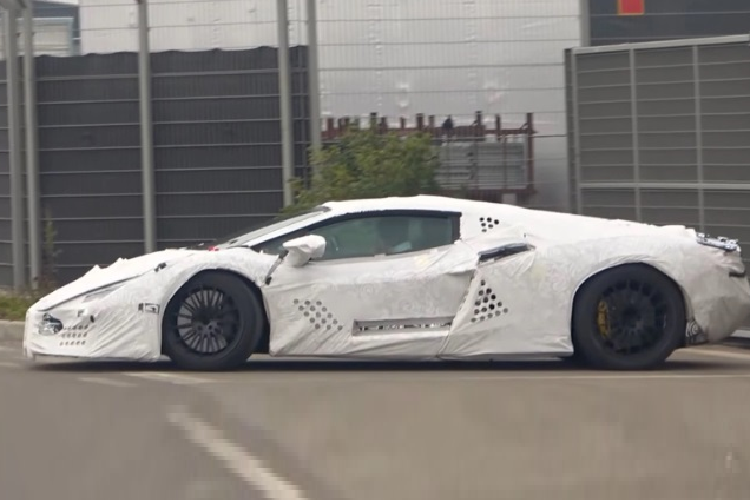 Tới thời điểm hiện tại, tên gọi chính thức của mẫu siêu xe kế nhiệm Lamborghini Aventador đình đám vẫn chưa được hé lộ. 