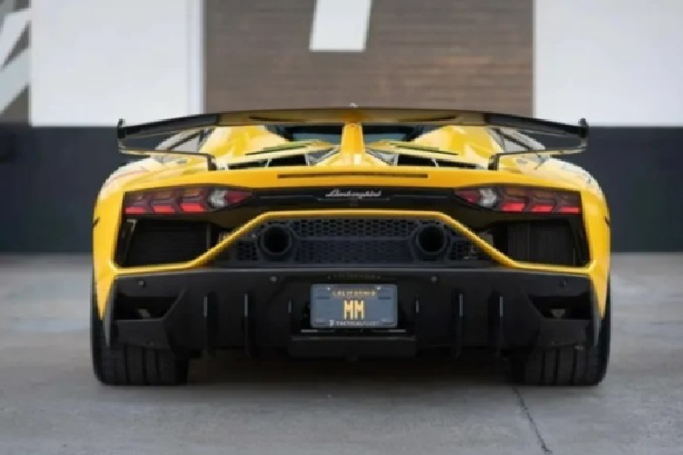  MM (California, Mỹ): 24,3 triệu USD (592 tỷ đồng) Được định giá lên đến 24,3 triệu USD (592 tỷ đồng), biển số California MM đang là chiếc biển số có giá trị bậc nhất trên thế giới. Biển số có hai ký tự là loại khó tìm nhất ở Mỹ, đặc biệt biển số gồm 2 chữ cái giống nhau nên càng hiếm hơn. Đây cũng chính là lý do vì sao chiếc biển này lại đắt đỏ đến vậy.