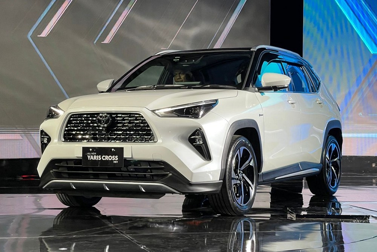 Toyota se ra mat SUV moi, dat hon Corolla Cross va re hon Fortuner-Hinh-3