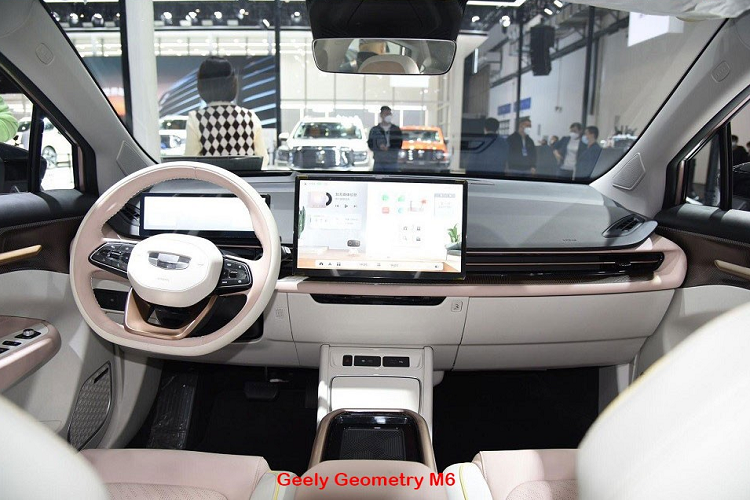 Nhờ đó, người lái không cần phải thao tác lên lộ trình một lần nữa. Tại thị trường Trung Quốc, cả Geely Geometry G6 và M6 đều dùng mô-tơ điện mạnh 150 kW (khoảng 201 mã lực) cùng mô-men xoắn cực đại 310 Nm. Điểm chung tiếp theo của cả 2 xe là pin lithium Ternary có dung lượng 53 kWh và 70 kWh. 2 cụm pin này mang đến quãng đường di chuyển lần lượt 450 km và 580 km cho M6. Hai con số tương ứng của G6 là 480 km và 620 km.