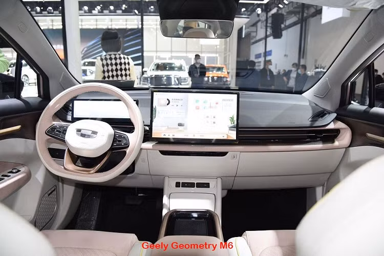 Nhờ đó, người lái không cần phải thao tác lên lộ trình một lần nữa. Tại thị trường Trung Quốc, cả Geely Geometry G6 và M6 đều dùng mô-tơ điện mạnh 150 kW (khoảng 201 mã lực) cùng mô-men xoắn cực đại 310 Nm. Điểm chung tiếp theo của cả 2 xe là pin lithium Ternary có dung lượng 53 kWh và 70 kWh. 2 cụm pin này mang đến quãng đường di chuyển lần lượt 450 km và 580 km cho M6. Hai con số tương ứng của G6 là 480 km và 620 km.