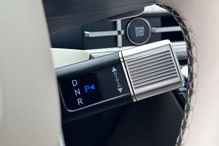 Tại thị trường Hàn Quốc, Hyundai SantaFe 2024 mới sẽ có 2 tùy chọn động cơ, đầu tiên là máy xăng 4 xi-lanh, tăng áp, dung tích 2.5L với công suất tối đa 281 mã lực và mô-men xoắn cực đại 422 Nm.