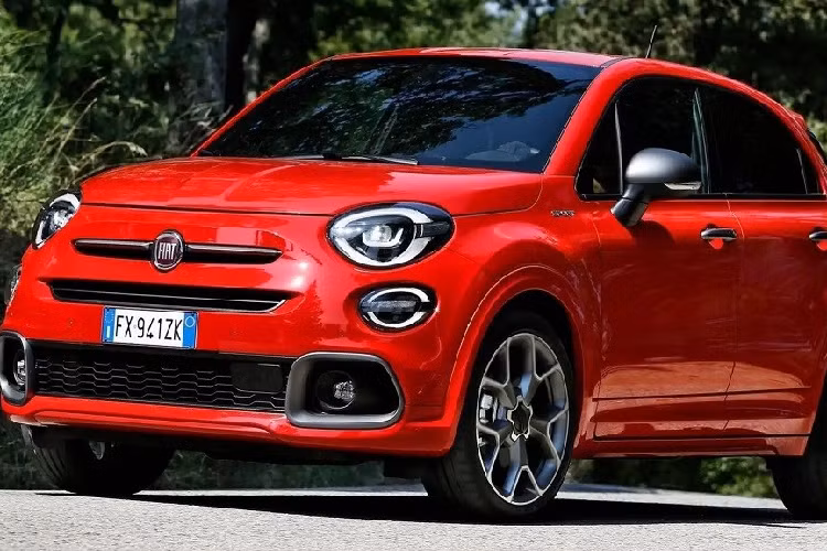  8. Fiat 500X Kể từ khi ra mắt thị trường Mỹ vào năm 2015, Fiat 500X chưa bao giờ có doanh số cao. Nửa đầu năm 2023 cũng không phải là ngoại lệ với doanh số chỉ đạt 277 xe. Nguyên nhân dẫn đến thất bại về doanh số của mẫu xe này chính là thiết kế ít thay đổi theo năm tháng và kích thước nhỏ vốn không hợp thị hiếu của đa số người tiêu dùng Mỹ. Tại thị trường Mỹ, Fiat 500X có giá khởi điểm từ 28.965 USD. 