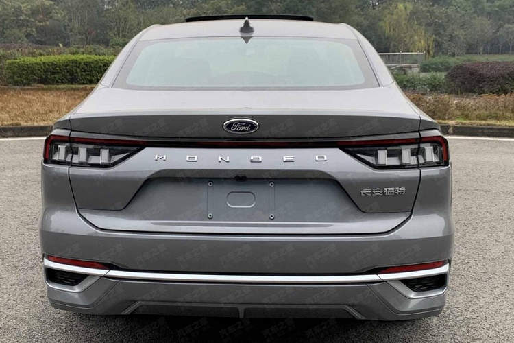 Thông tin chi tiết về sức mạnh động cơ cũng như giá xe Ford Mondeo 2024 sẽ được tiết lộ khi mẫu xe này có lịch ra mắt dự kiến là vào ngày 26/6/2023 tới đây.