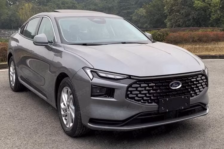 Hiện chưa có nhiều thông số về động cơ của Ford Mondeo 2024 mới, chỉ biết rằng, xe sẽ lắp động cơ EcoBoost, 4 xi-lanh, tăng áp, dung tích 1.5 lít sản sinh ra công suất tối đa 190 mã lực, kém 48 mã lực so với các xe Ford Mondeo thế hệ mới bán ra thị trường nhưng lại mạnh hơn 8 mã lực so với bản 1.5T cũ.