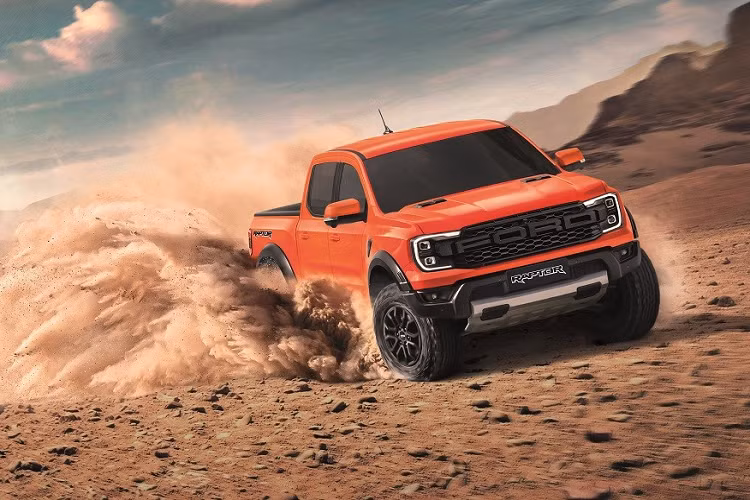 Hôm nay, ngày 10/3/2023, Ford Việt Nam đã chính thức giới thiệu thế hệ mới của dòng xe Ford Ranger Raptor 2023 mới tới các khách hàng trong nước. Đây là thế hệ thứ hai của dòng xe bán tải hiệu năng cao, chuyên off-road này.