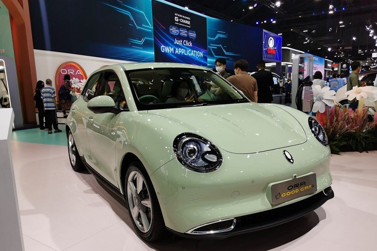 Theo ông Narong Sitalayon, Giám đốc quản lý GWM Thái Lan, việc sản xuất mẫu ôtô điện đầu tiên ở xứ sở Chùa vàng sẽ được tiến hành theo kế hoạch ban đầu. GWM hiện đang đàm phán với 26 nhà sản xuất phụ tùng ô tô để cung cấp từ 200 - 300 linh kiện cho dây chuyền lắp ráp Ora Good Cat tại Thái Lan.