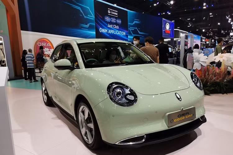 Theo ông Narong Sitalayon, Giám đốc quản lý GWM Thái Lan, việc sản xuất mẫu ôtô điện đầu tiên ở xứ sở Chùa vàng sẽ được tiến hành theo kế hoạch ban đầu. GWM hiện đang đàm phán với 26 nhà sản xuất phụ tùng ô tô để cung cấp từ 200 - 300 linh kiện cho dây chuyền lắp ráp Ora Good Cat tại Thái Lan.