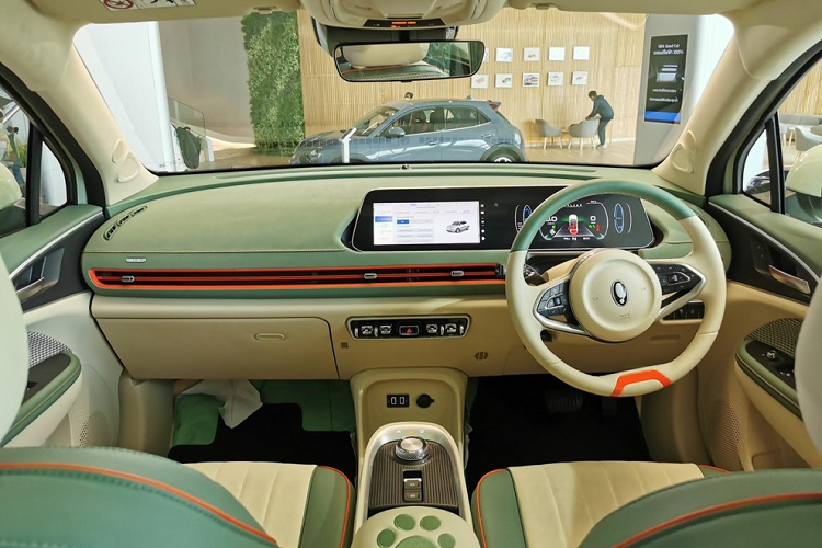 "Nhà máy của chúng tôi đã sẵn sàng cho việc khởi động dây chuyền lắp ráp Ora Good Cat theo đúng kế hoạch. Hiện tôi chưa thể cung cấp thông tin chi tiết về sản lượng, trang bị của xe lắp ráp cũng như giá bán. Tuy nhiên, chúng tôi chắc chắn rằng xe lắp ráp tại Thái Lan sẽ không khác gì so với xe nhập khẩu vì đây mới là thế mạnh bán hàng mà khách hàng yêu thích", ông Narong Sitalayon cho biết.