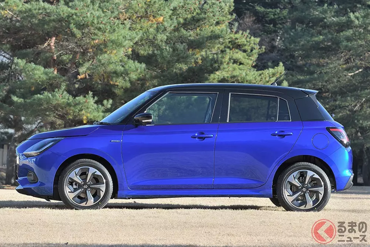 Tương tự thiết kế, kích thước của Suzuki Swift 2024 cũng không thay đổi nhiều. Xe sở hữu kích thước dài x rộng x cao lần lượt là 3.860 x 1.695 x 1.500 mm và chiều dài cơ sở 2.450 mm. So với thế hệ cũ, xe chỉ dài hơn 30 mm.