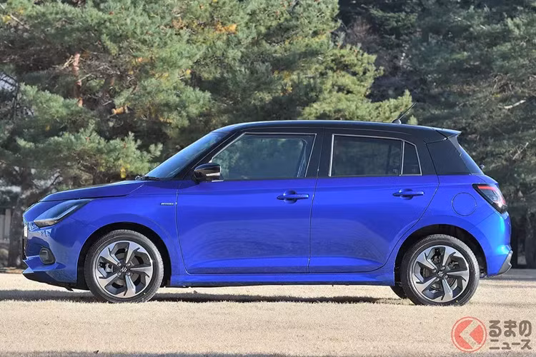 Tương tự thiết kế, kích thước của Suzuki Swift 2024 cũng không thay đổi nhiều. Xe sở hữu kích thước dài x rộng x cao lần lượt là 3.860 x 1.695 x 1.500 mm và chiều dài cơ sở 2.450 mm. So với thế hệ cũ, xe chỉ dài hơn 30 mm.