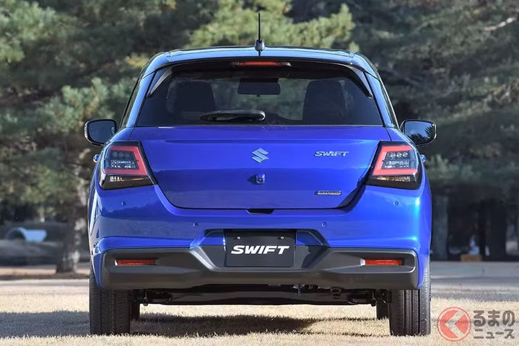 Bên trong Suzuki Swift 2024 là không gian nội thất hiện đại hơn. Tại thị trường Nhật Bản, mẫu xe này có 4 phiên bản là XG, Hybrid MX MT, Hybrid MX và Hybrid MZ. Dù ở phiên bản nào, xe cũng dùng ghế bọc nỉ.