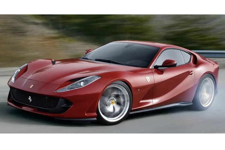 Khối động cơ V12 dung tích 6.5L trên Ferraro 812 Superfast giúp tạo ra công suất 789 mã lực cùng mô-men xoắn 718 Nm. Kết hợp cùng hộp số tự động ly hợp kép 7 cấp, Ferrari 812 Superfast có thể đạt tốc độ tối đa 340 km/h, đồng thời sở hữu khả năng tăng tốc lên 100 km/h chỉ trong 2,9 giây từ vị trí đứng yên.