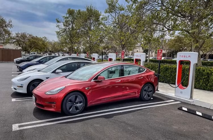 Tesla lap ky luc, san xuat mot trieu oto dien chi trong 200 ngay