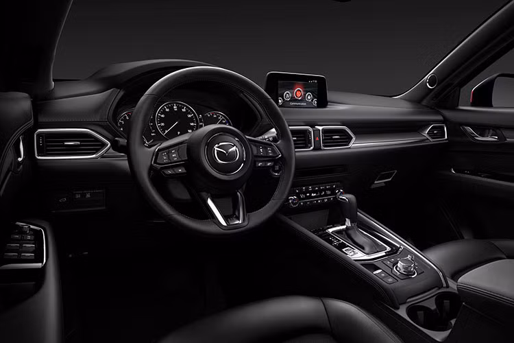 Chưa kể tới việc Mazda vốn là một thương hiệu Nhật Bản, tên tuổi gắn liền với sự bền bỉ, tiết kiệm và tin cậy. Ngoài ra, các mẫu xe hiện tại của Mazda nói chung và CX-5 nói riêng, đều mang thiết kế Kodo với sự uyển chuyển, tinh giản, hiện đại và rất bắt mắt; nhất là đối với nhóm người tiêu dùng trẻ. Nội thất xe sở hữu các trang bị cao cấp như ghế bọc da, cửa sổ trời, bốn cửa kính một chạm.