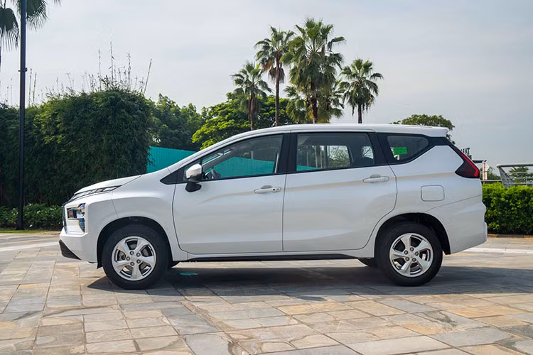 Cung cấp sức mạnh cho Mitsubishi Xpander là khối động cơ xăng 4 xi-lanh, DOHC 16 van, dung tích 1.5L, cho phép sản sinh công suất tối đa 105 mã lực tại vòng tua máy 6.000 vòng/phút và mô-men xoắn cực đại 141 Nm tại tua máy 4.000 vòng/phút. Đi cùng với đó là hệ dẫn động cầu trước và hộp số tự động 4 cấp hoặc số sàn 5 cấp.