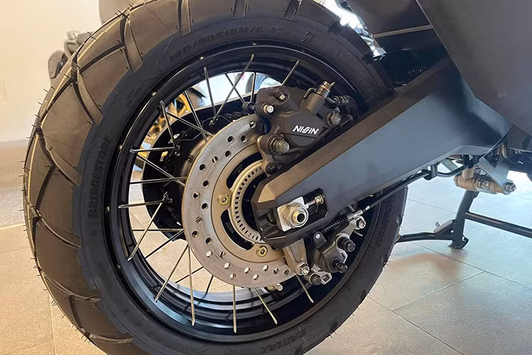 Ngoài ra, mẫu xe tay ga X-ADV nhà Honda còn được trang bị hệ thống kiểm soát lực kéo (HSTC) cùng hệ thống ga điện tử throttle-by-wire với 4 chế độ lái bao gồm Standard, Off-road, Rain và Sport.