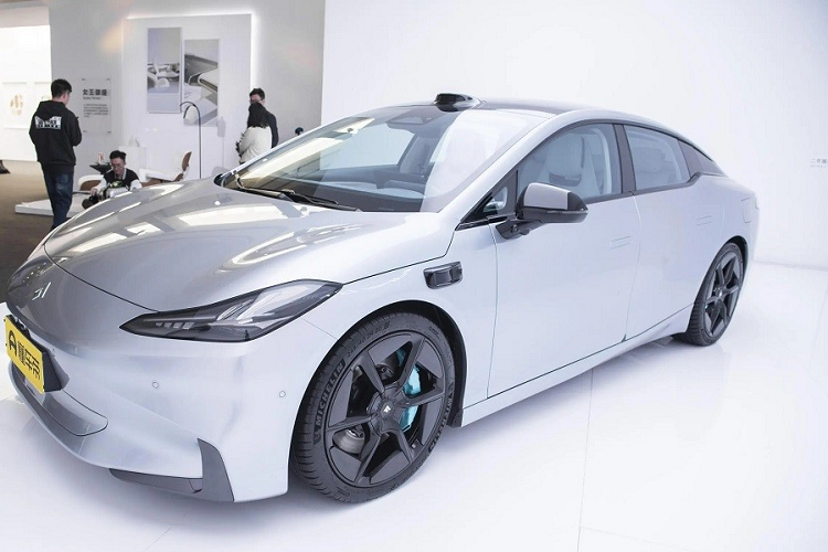 Hiện chưa có thông tin về pin của GAC Aion Hyper GT. Do đó, chưa rõ mẫu xe này chạy được bao xa sau khi sạc đầy pin.